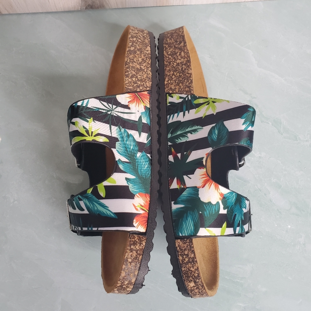 New! Floral Croc Embossed Buckle Sandals - Picture 8 of 9